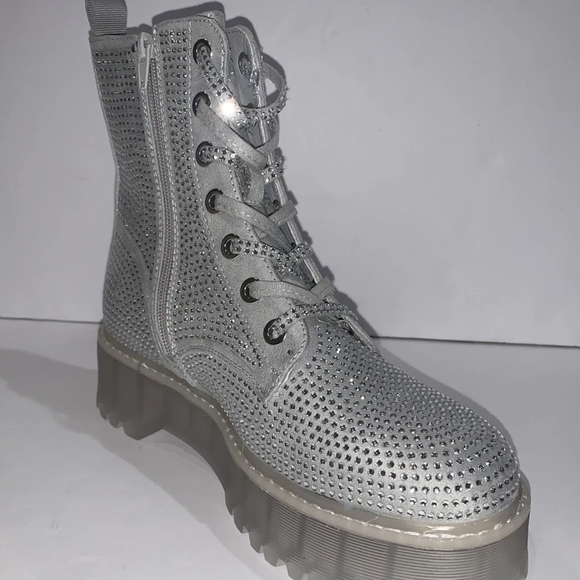 Stylish Gray Women's Boots - Picture 7 of 8